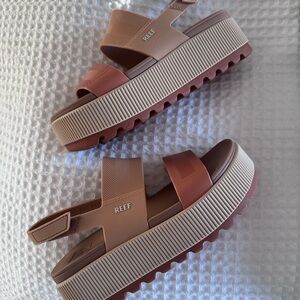 NEW but no tags Reef Women's Tan Platform Sandals